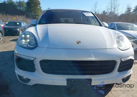 2016 Porsche Cayenne z USA, uszkodzony, nr VIN WP1AA2A25GLA10608